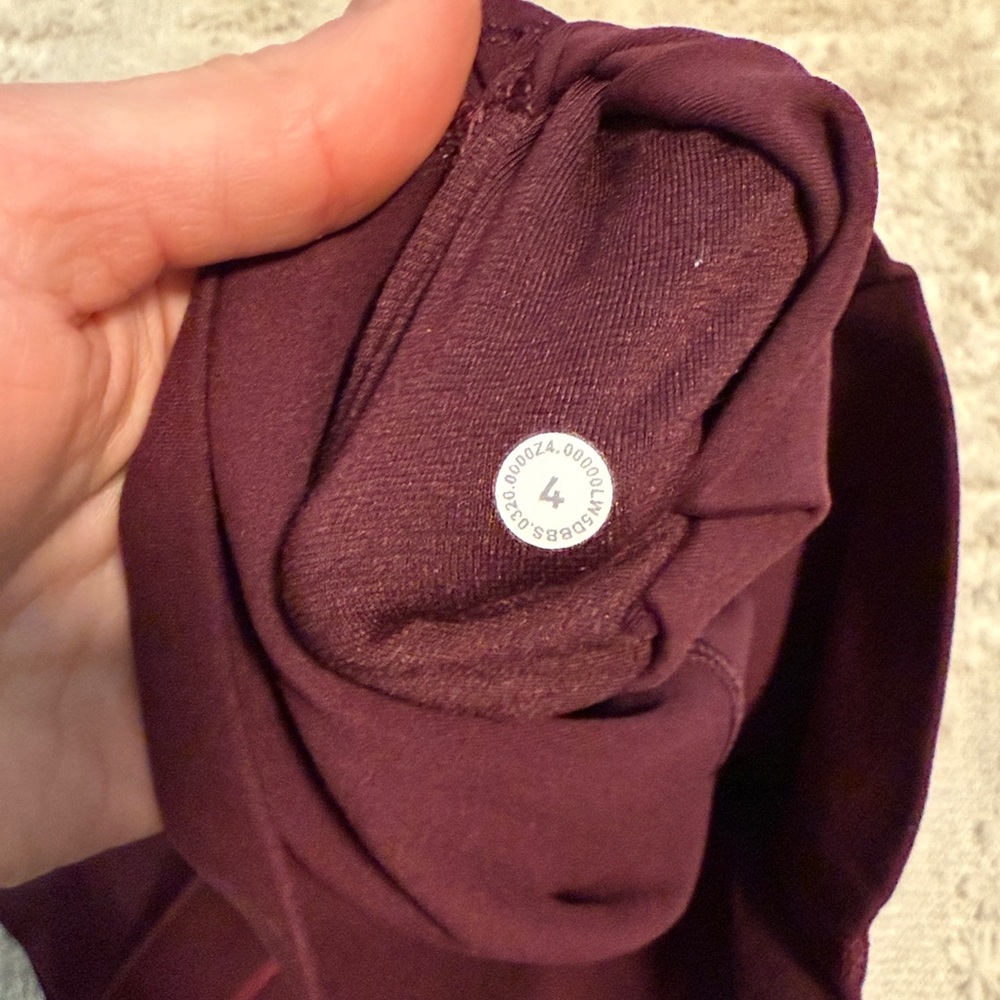 Lululemon Scallop Hem Aligns - Picture 7 of 7